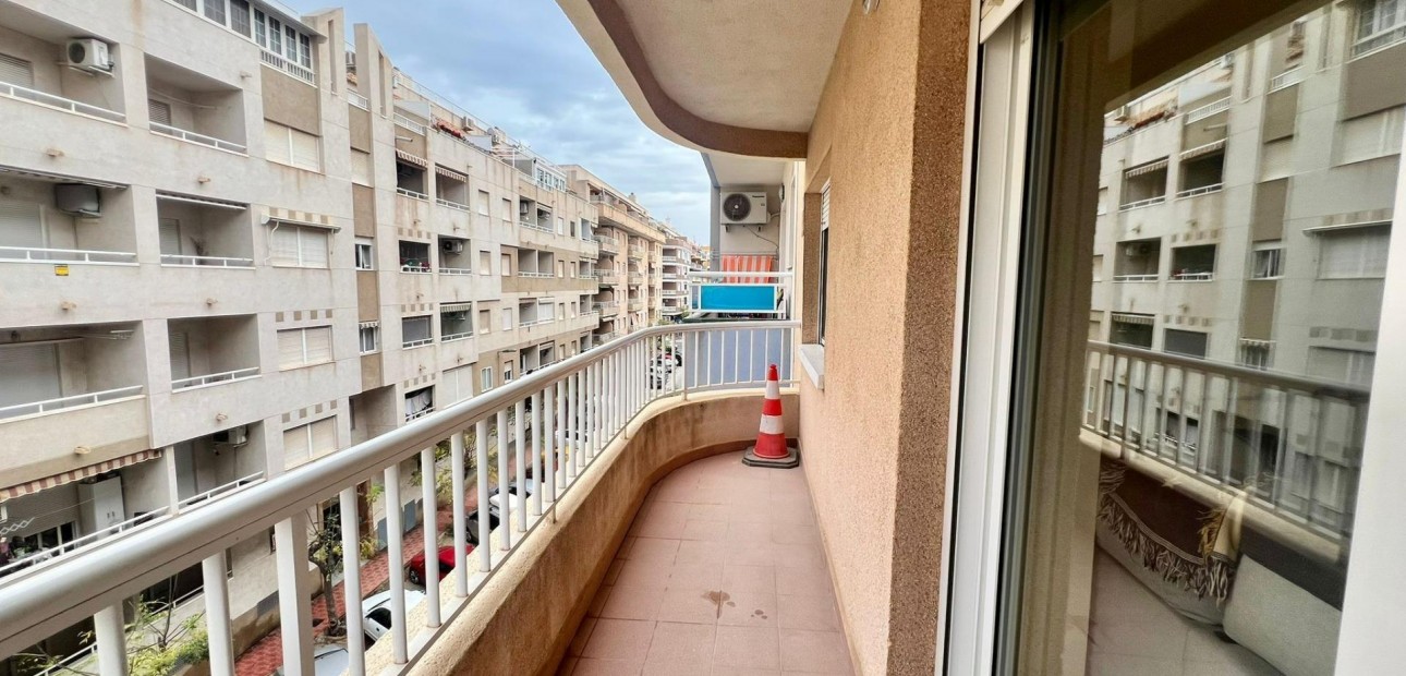 Sale - Apartment / flat -
Torrevieja - torrevieja