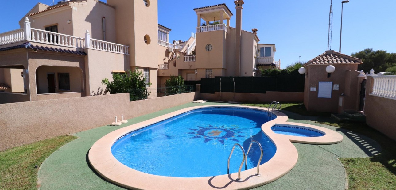 Herverkoop - Terraced house -
Orihuela Costa - PAU 26