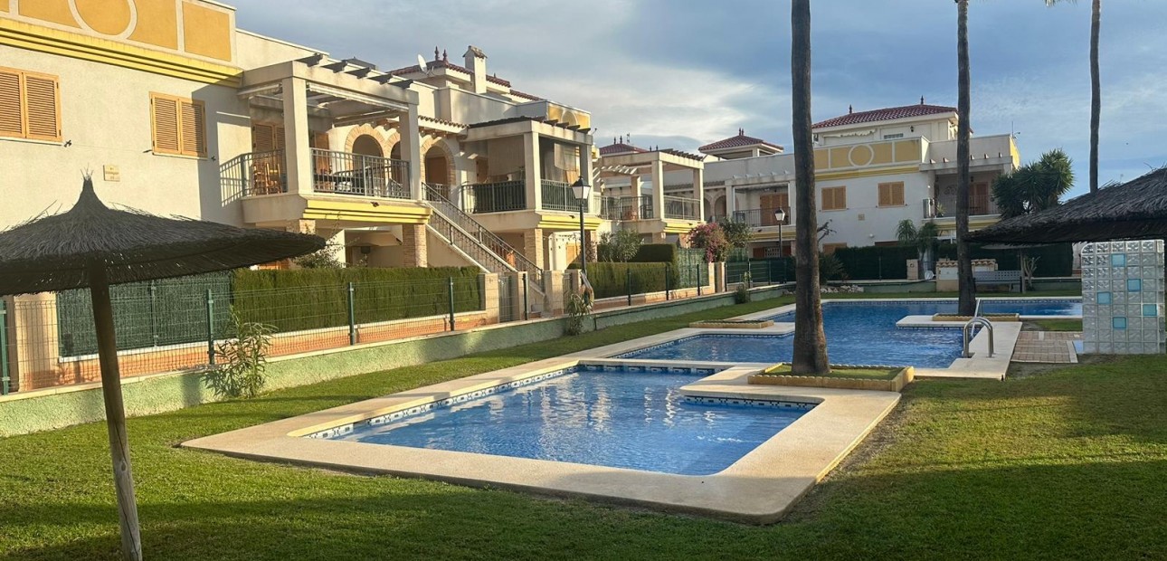 Venta - Apartamento / piso -
Daya Vieja