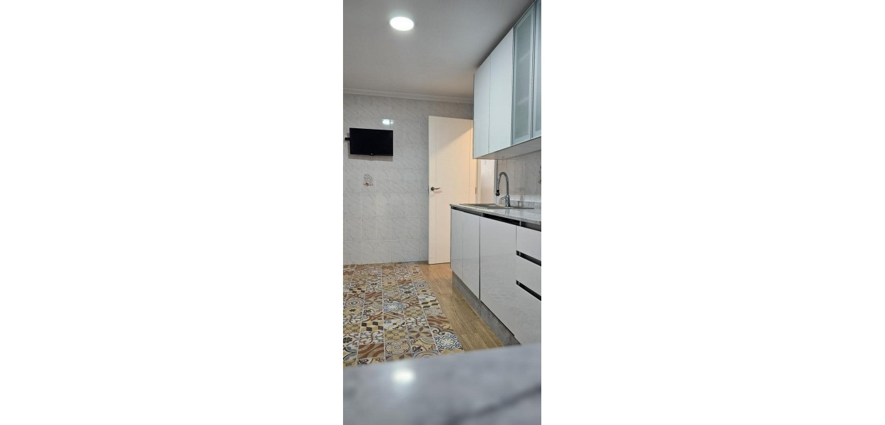 Herverkoop - Appartement / flat -
Torrevieja - Paseo maritimo