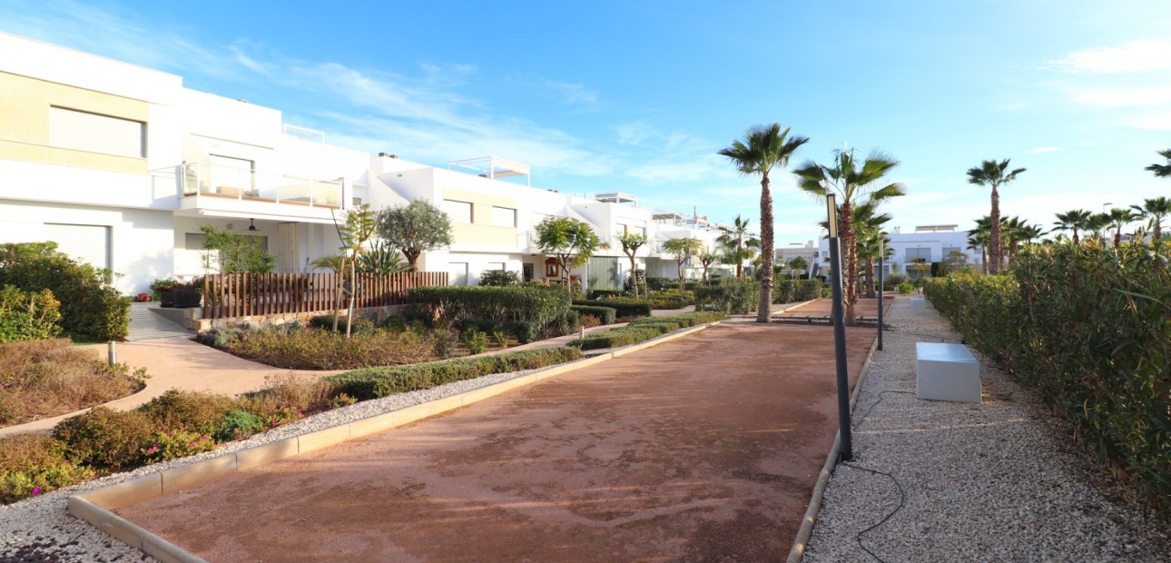 Venta - Apartamento / piso -
Los Montesinos - Entre Naranjos / Vistabella Golf