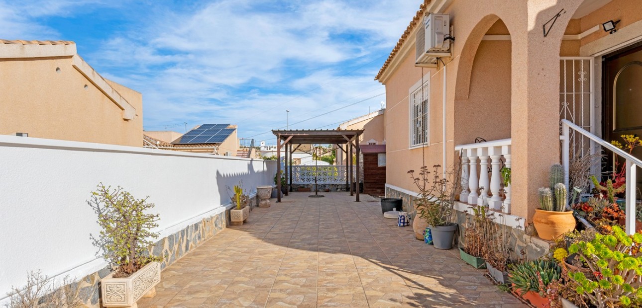 Sale - Villa -
Benijofar