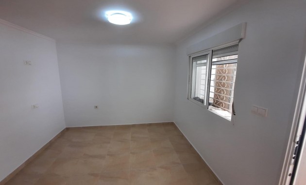 Herverkoop - Appartement / flat -
Torrevieja - Torretas