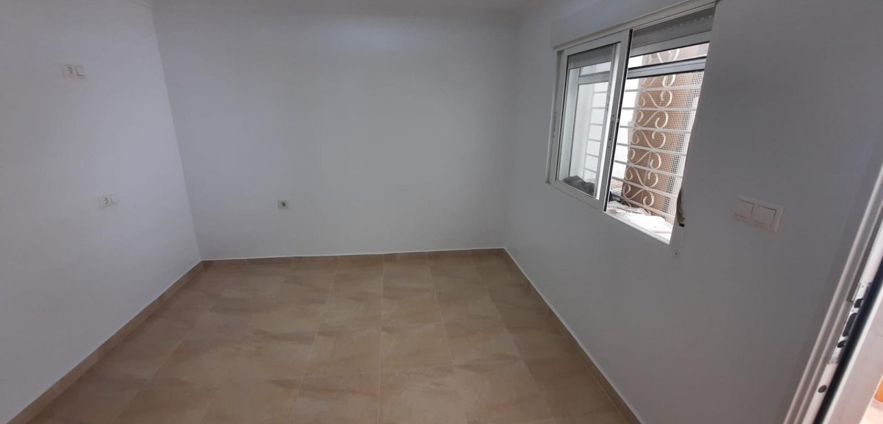 Herverkoop - Appartement / flat -
Torrevieja - Torretas