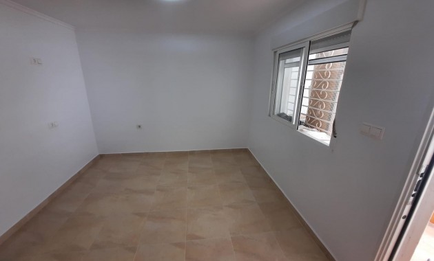 Herverkoop - Appartement / flat -
Torrevieja - Torretas