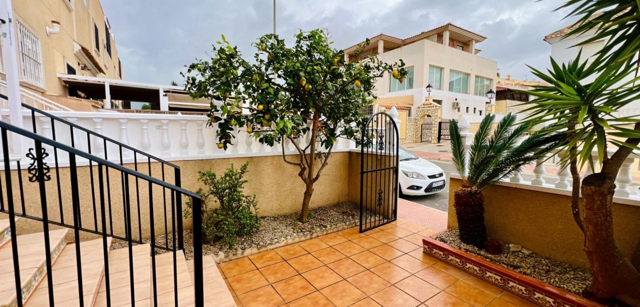 Herverkoop - Villa -
Orihuela Costa - Las Filipinas