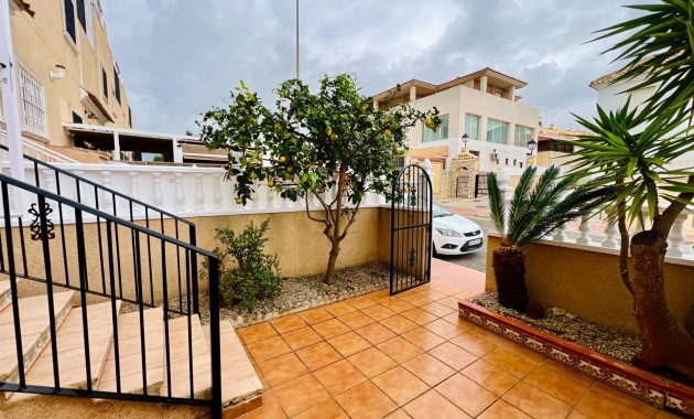 Herverkoop - Villa -
Orihuela Costa - Las Filipinas