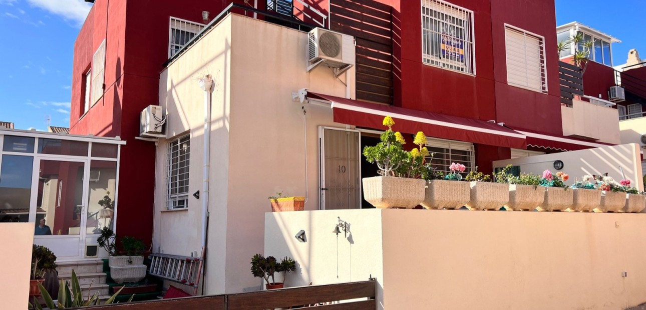 Sale - Semi Detached House -
Orihuela Costa