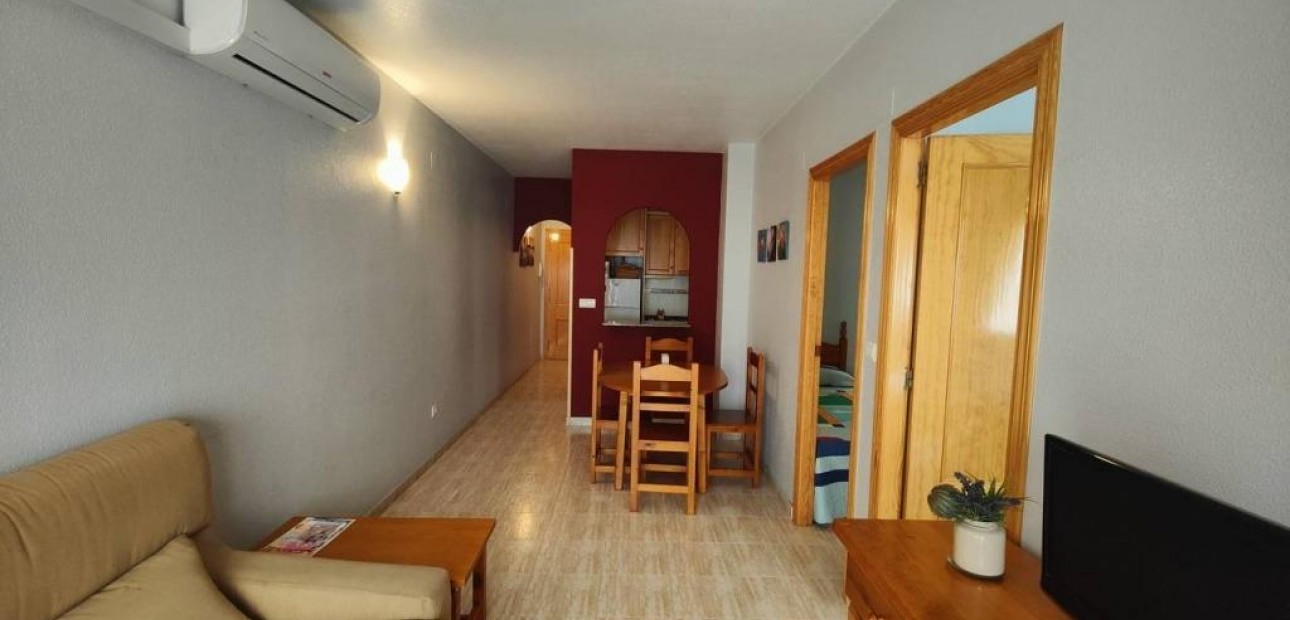 Venta - Apartamento / piso -
Torrevieja - Estacion de autobuses