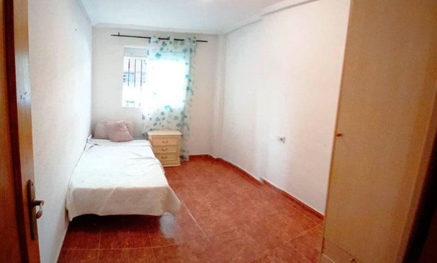 Venta - Apartamento / piso -
Torrevieja - Estacion de autobuses