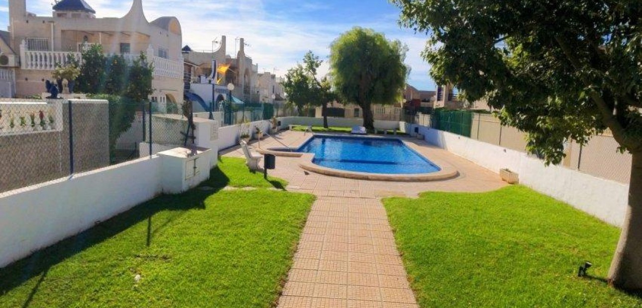 Sale - Terraced house -
Torrevieja - Carrefour