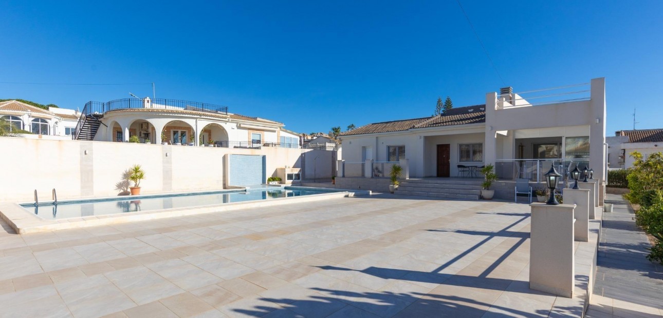 Venta - Villa -
Torrevieja - La siesta