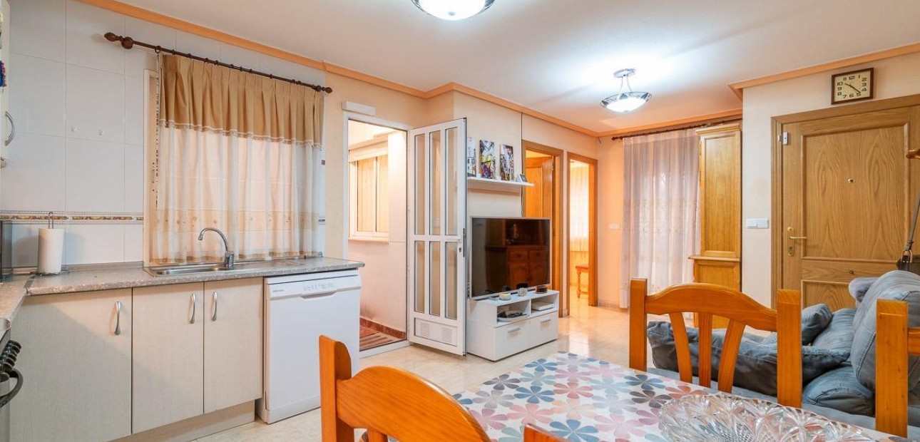 Sale - Apartment / flat -
Torrevieja - Estacion de autobuses