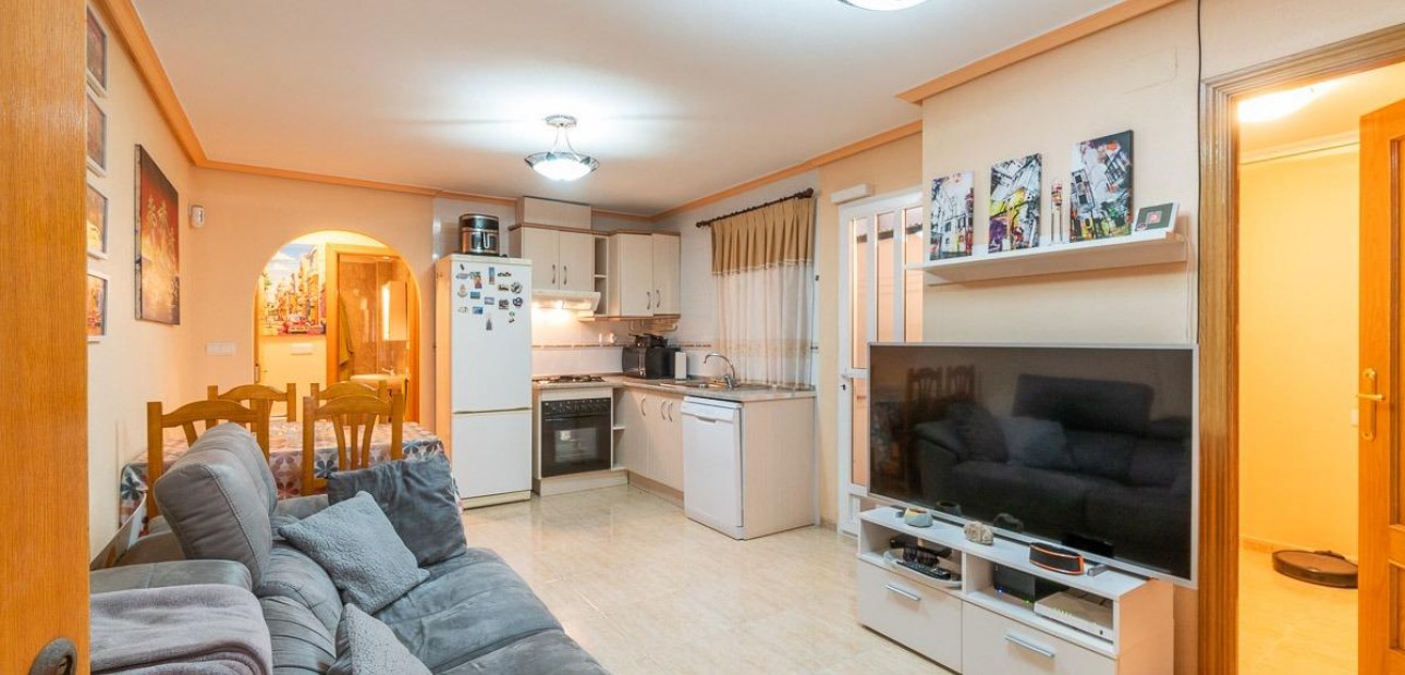 Sale - Apartment / flat -
Torrevieja - Estacion de autobuses