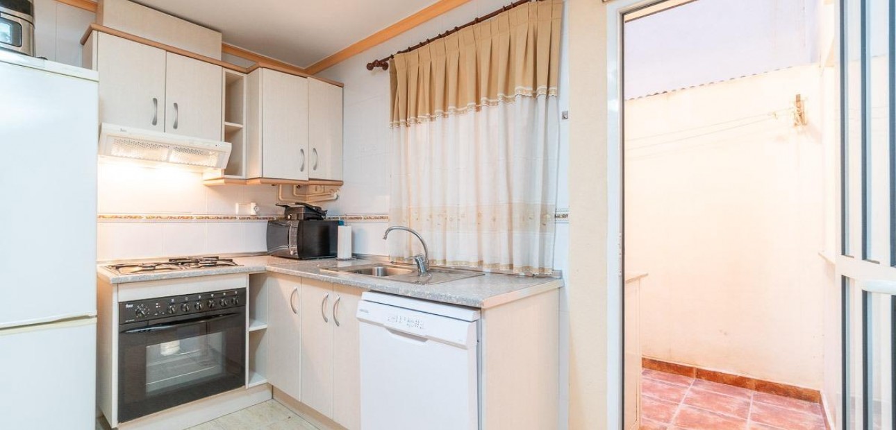 Sale - Apartment / flat -
Torrevieja - Estacion de autobuses