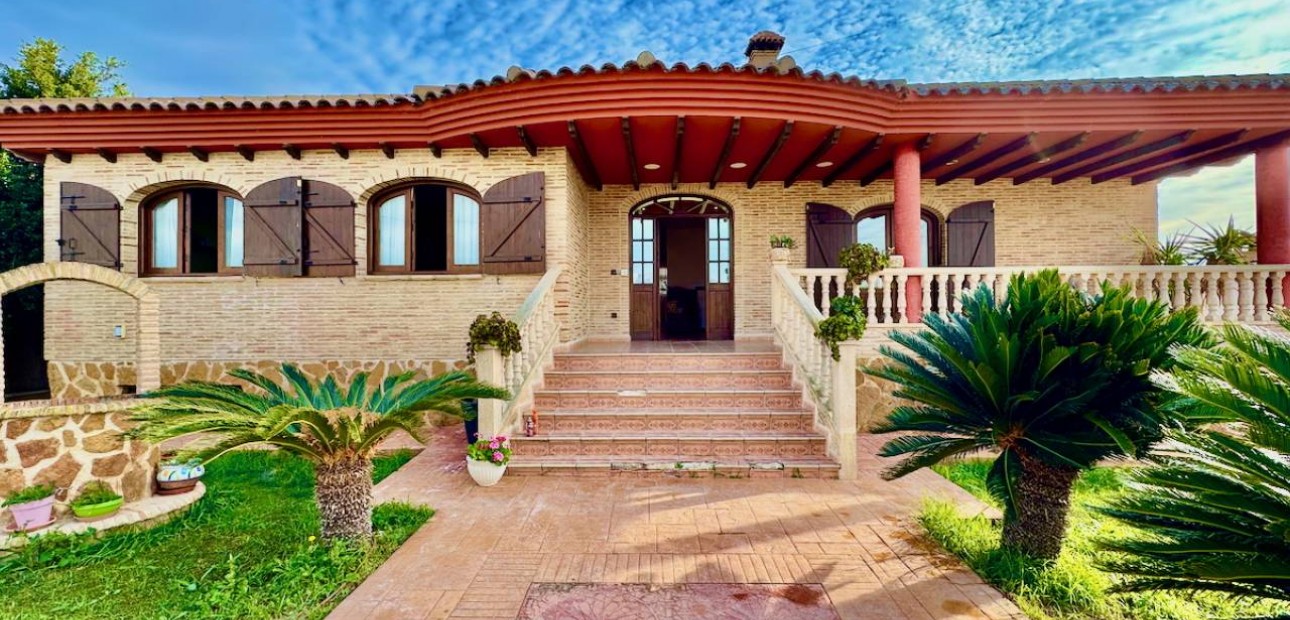 Venta - Villa -
Orihuela