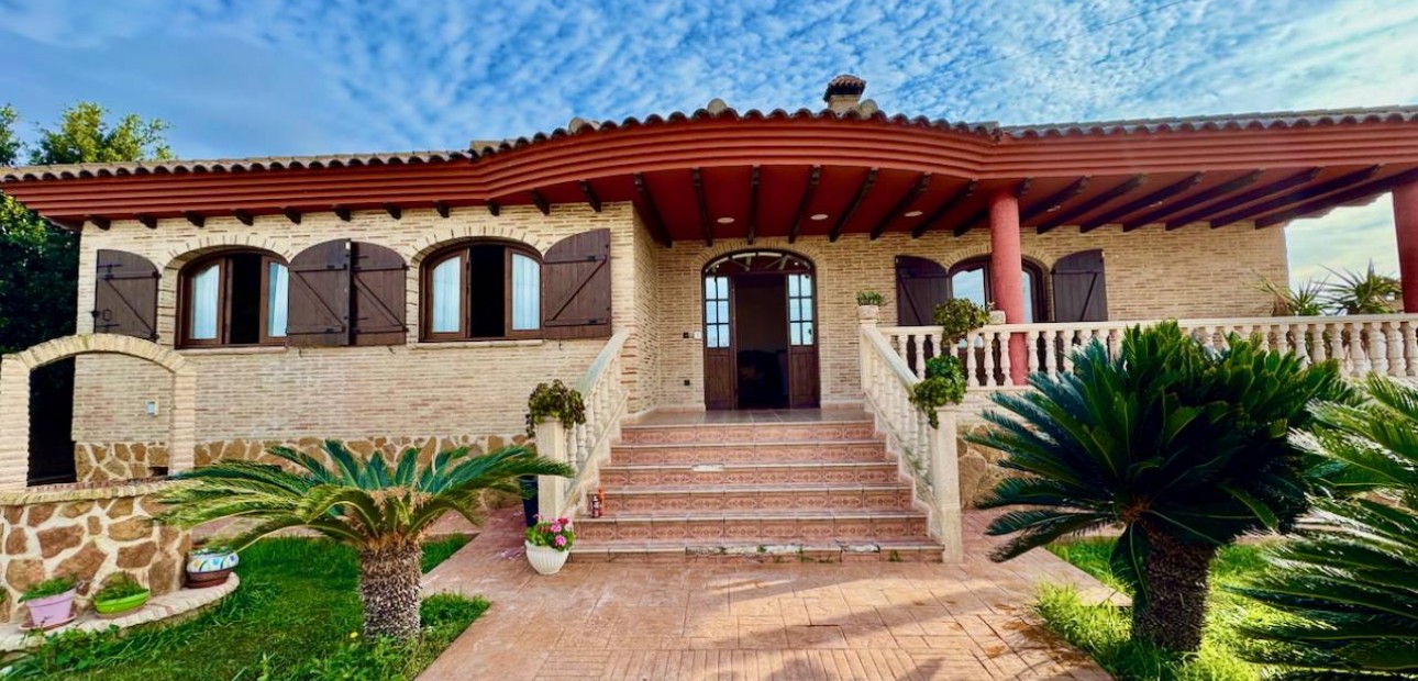 Venta - Villa -
Orihuela