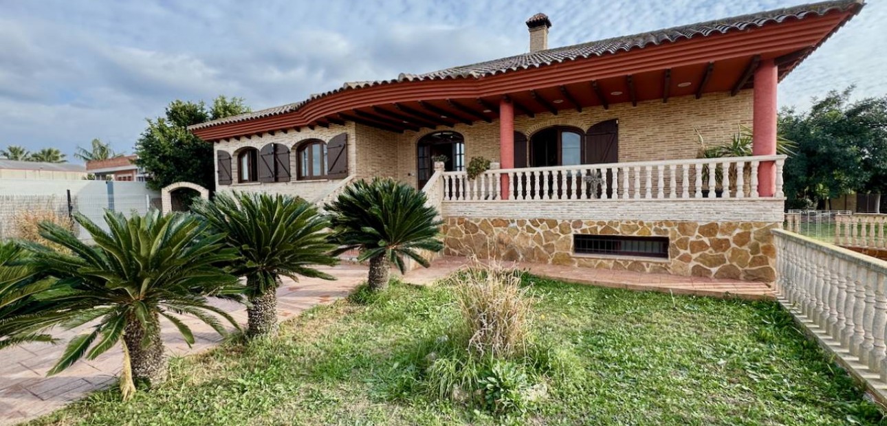 Venta - Villa -
Orihuela