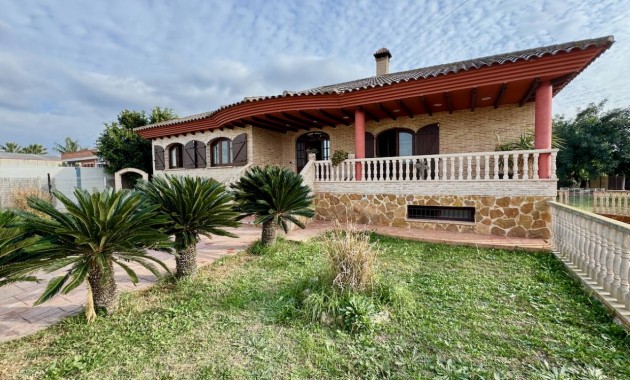 Venta - Villa -
Orihuela