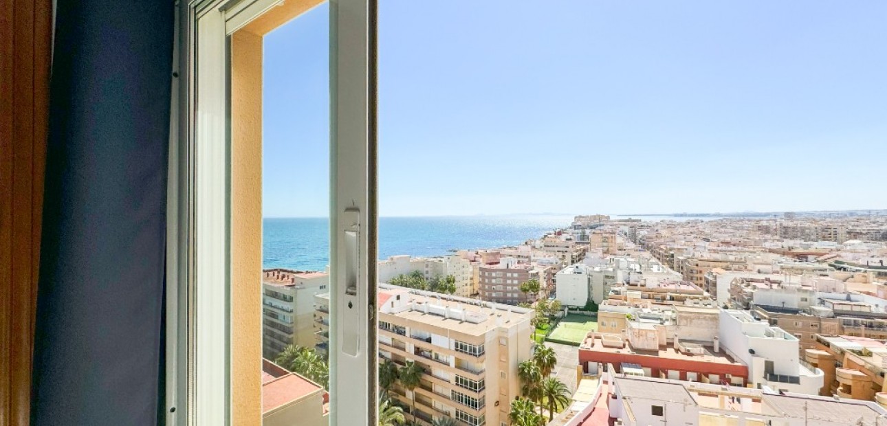 Venta - Apartamento / piso -
Torrevieja