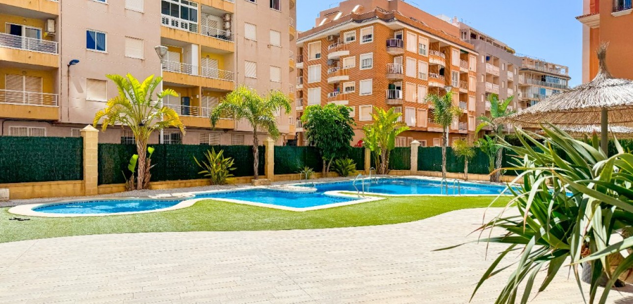 Venta - Apartamento / piso -
Torrevieja