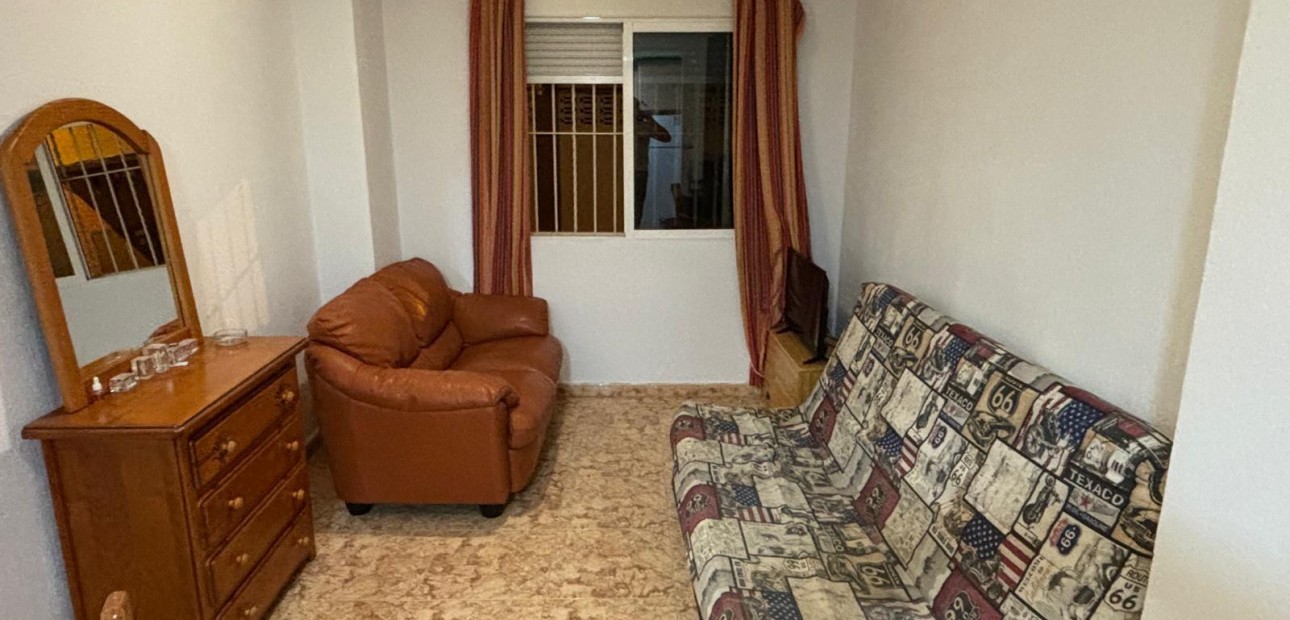 Herverkoop - Appartement / flat -
Torrevieja - Estacion de autobuses