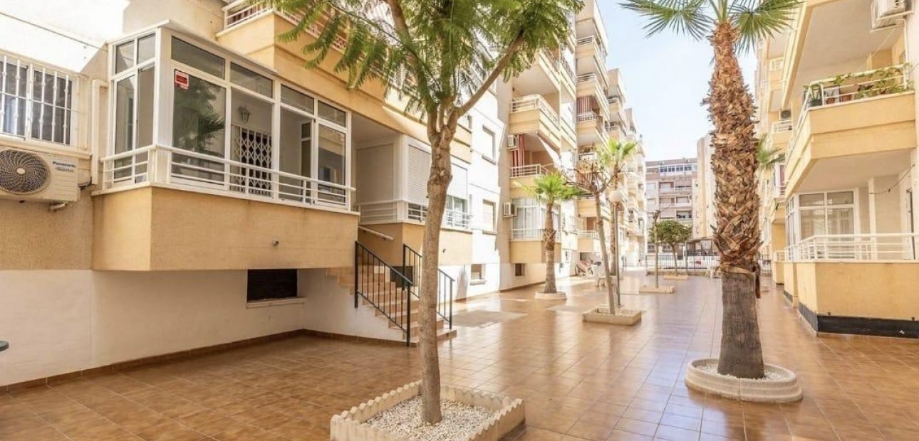 Sale - Apartment / flat -
Torrevieja - Estacion de autobuses