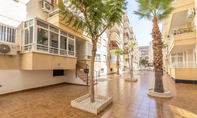 Herverkoop - Appartement / flat -
Torrevieja - Estacion de autobuses