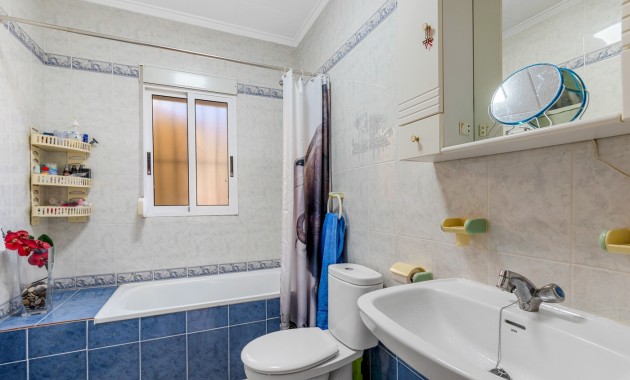 Sale - Villa -
Torrevieja - La Siesta