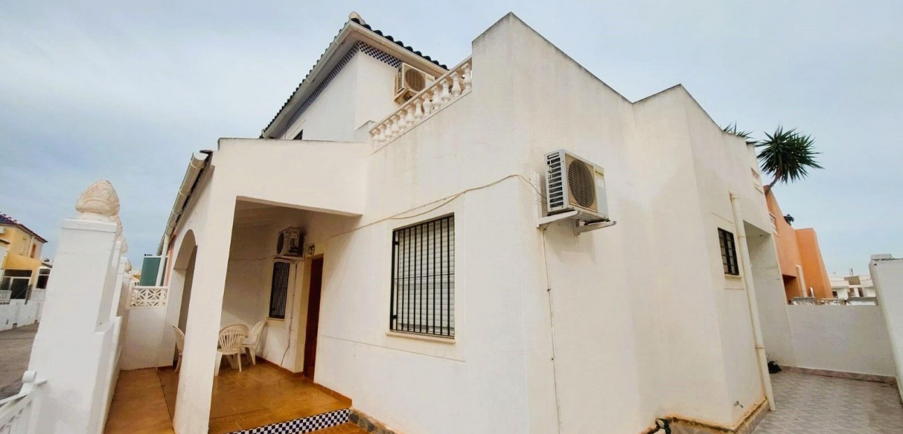 Herverkoop - Villa -
Torrevieja - Los altos