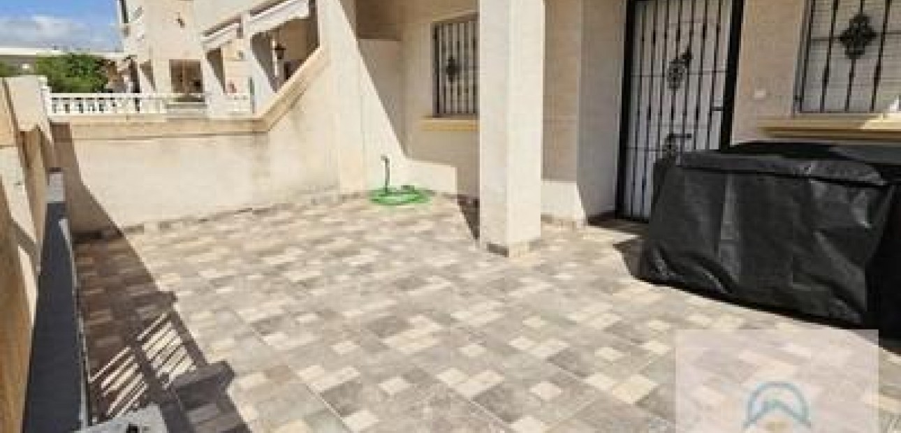 Sale - Terraced house -
Torrevieja - La Siesta - El Salado - Torreta