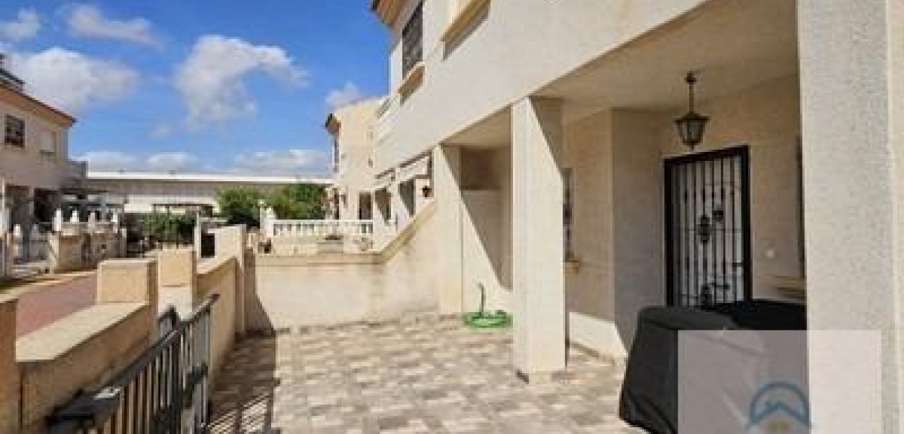 Sale - Terraced house -
Torrevieja - La Siesta - El Salado - Torreta