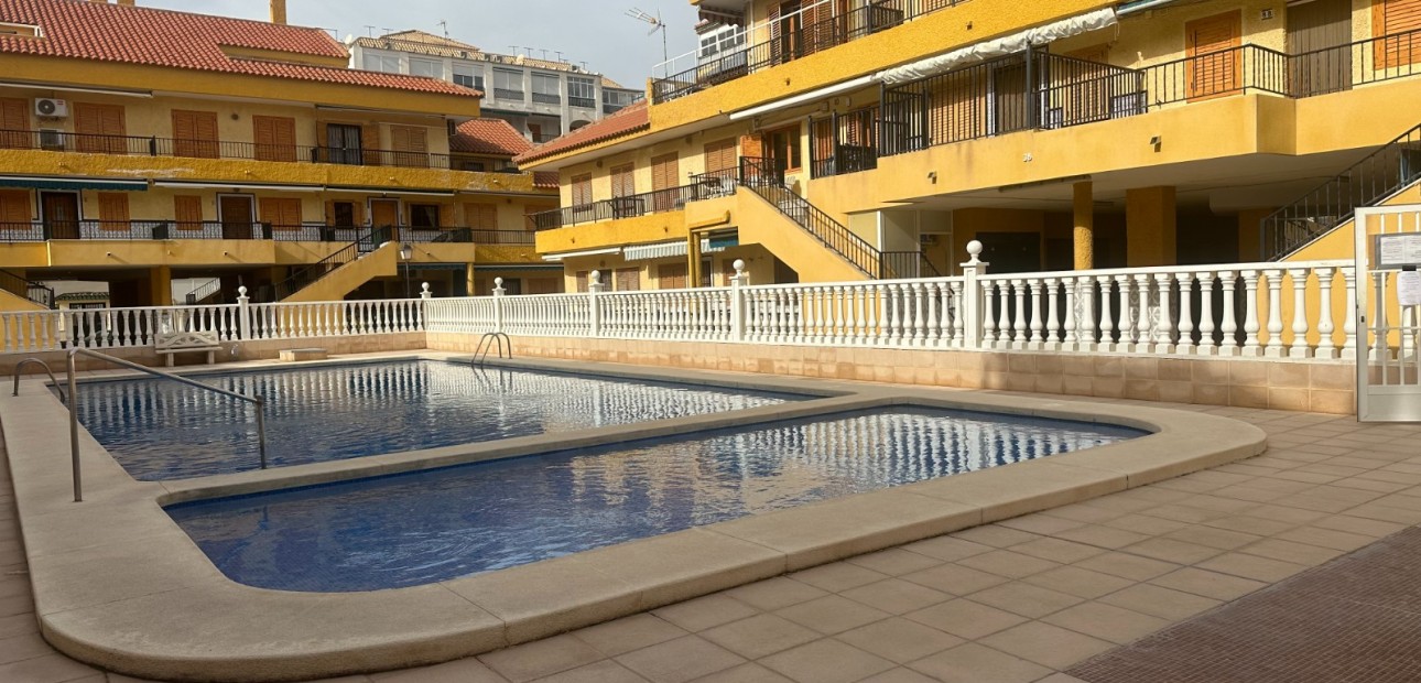 Venta - Apartamento / piso -
Torrevieja - La Mata