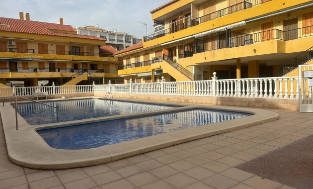 Venta - Apartamento / piso -
Torrevieja - La Mata