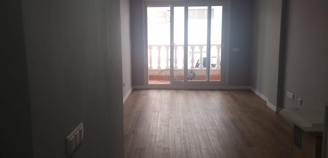 Venta - Apartamento / piso -
Torrevieja - La Mata pueblo