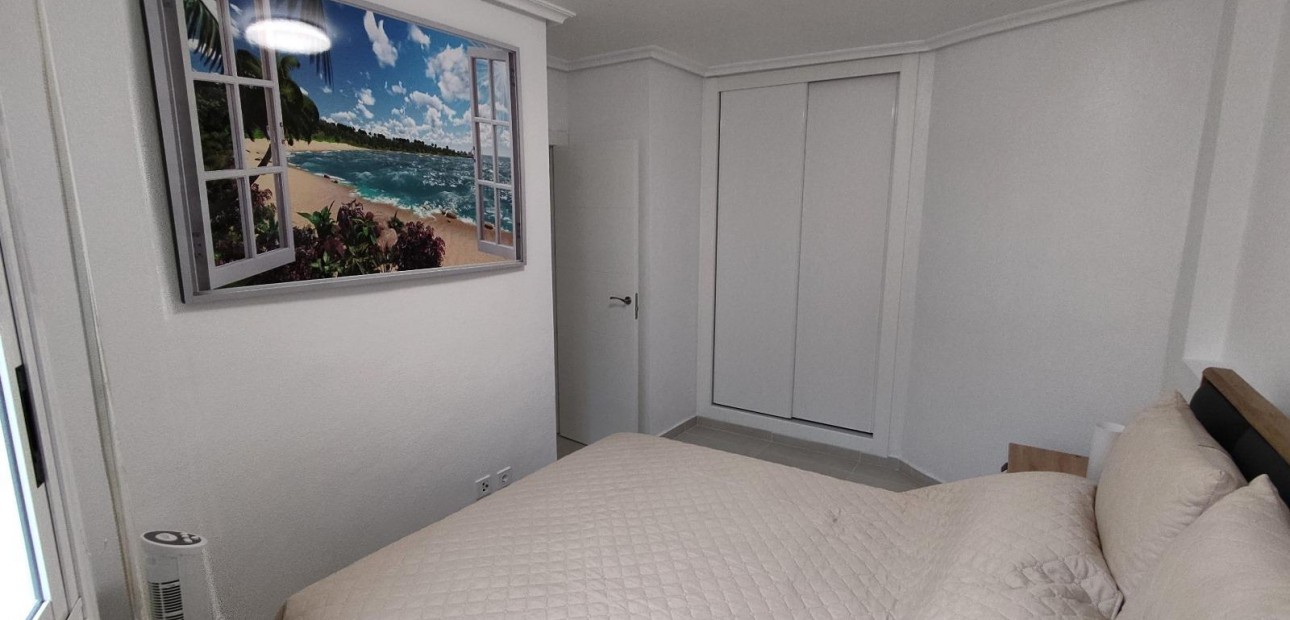 Venta - Apartamento / piso -
Torrevieja - Playa del cura