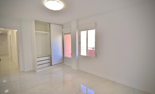 Venta - Apartamento / piso -
Torrevieja - Playa del cura