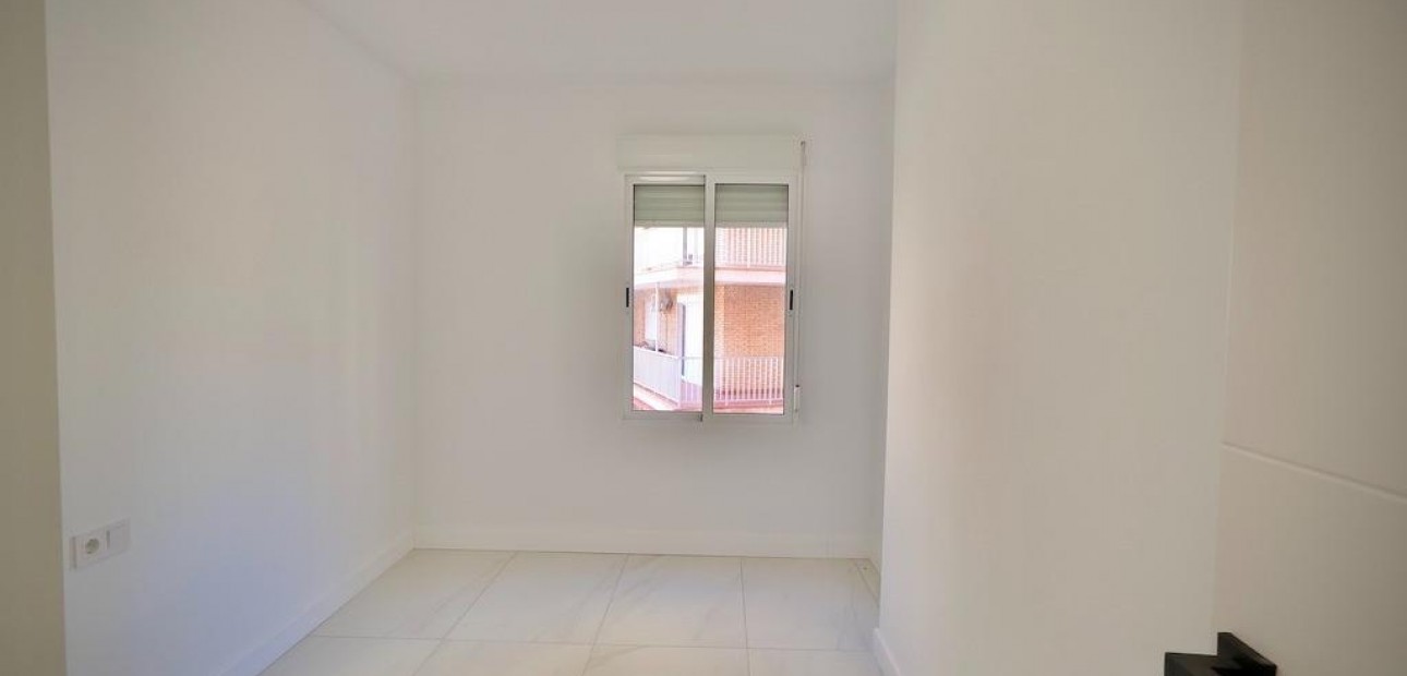 Sale - Apartment / flat -
Torrevieja - Playa del cura