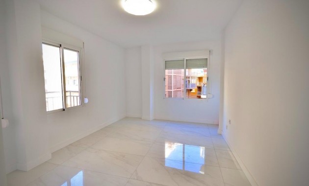 Venta - Apartamento / piso -
Torrevieja - Playa del cura