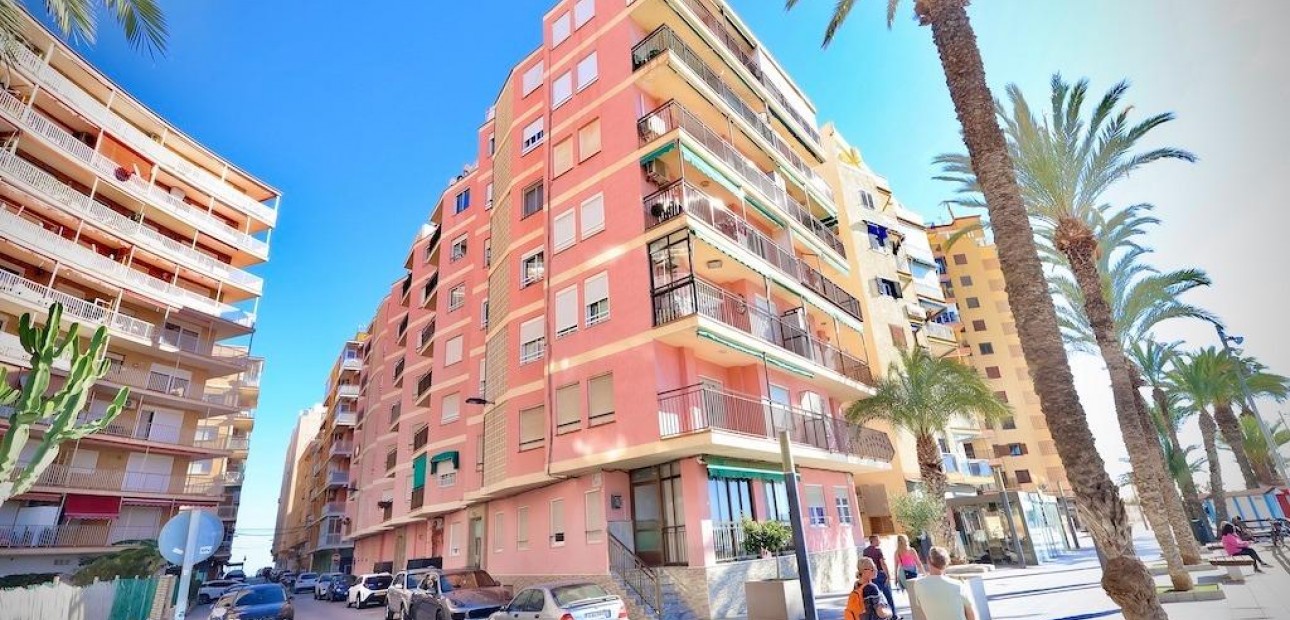 Sale - Apartment / flat -
Torrevieja - Playa del cura