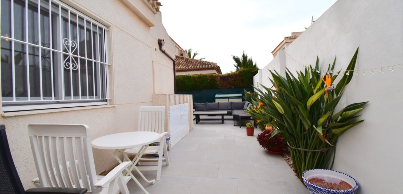 Venta - Semi Detached Villa -
Orihuela Costa - Playa Flamenca