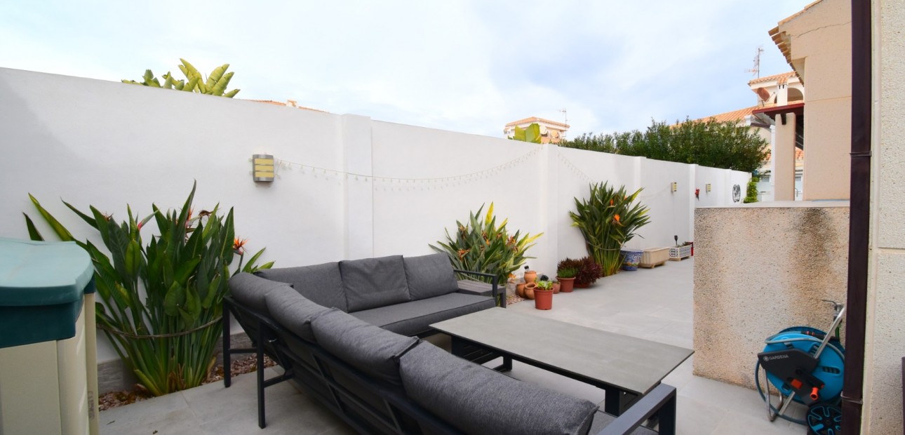 Venta - Semi Detached Villa -
Orihuela Costa - Playa Flamenca