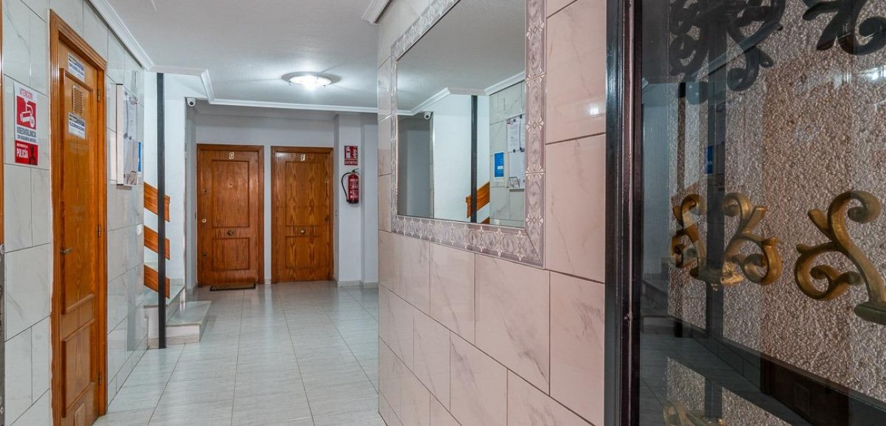 Venta - Apartamento / piso -
Torrevieja - Centro