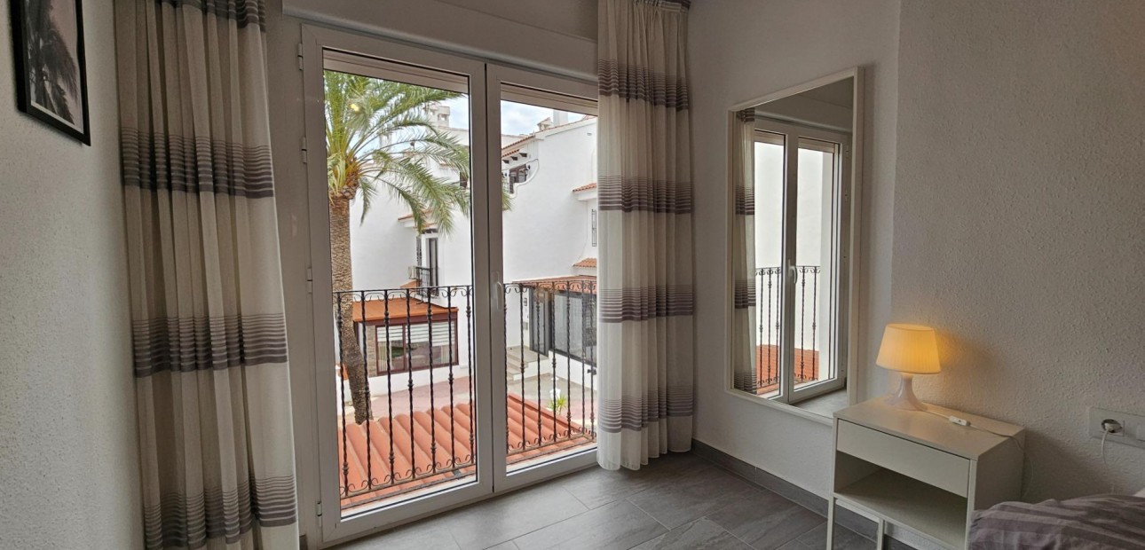 Sale - Terraced house -
Torrevieja - Torreblanca