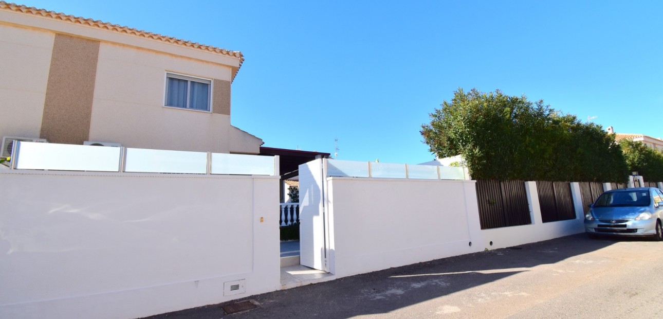 Venta - Semi Detached Villa -
Orihuela Costa - Playa Flamenca