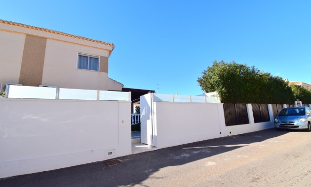 Venta - Semi Detached Villa -
Orihuela Costa - Playa Flamenca