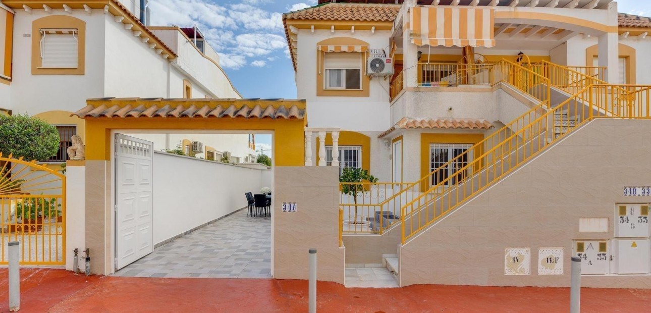 Sale - Bungalow -
Torrevieja - Aguas nuevas 1