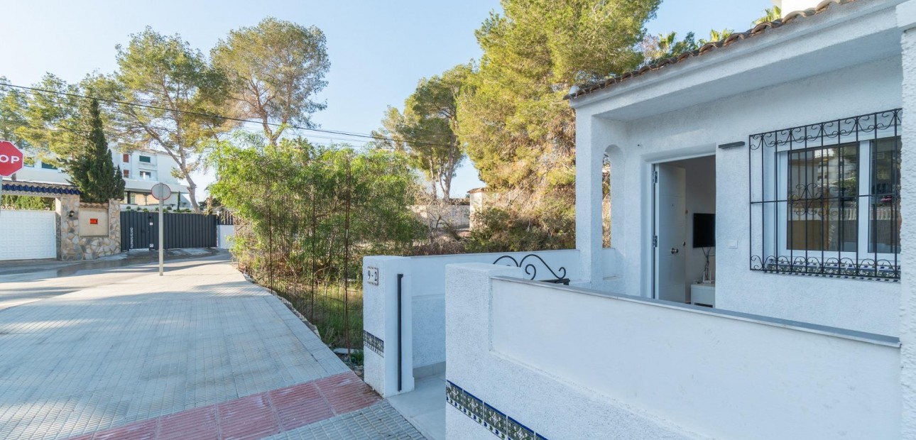 Herverkoop - Bungalow -
Orihuela Costa - Las Filipinas