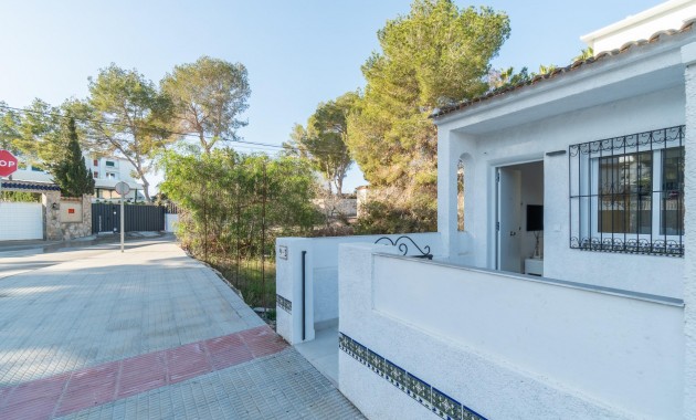 Herverkoop - Bungalow -
Orihuela Costa - Las Filipinas