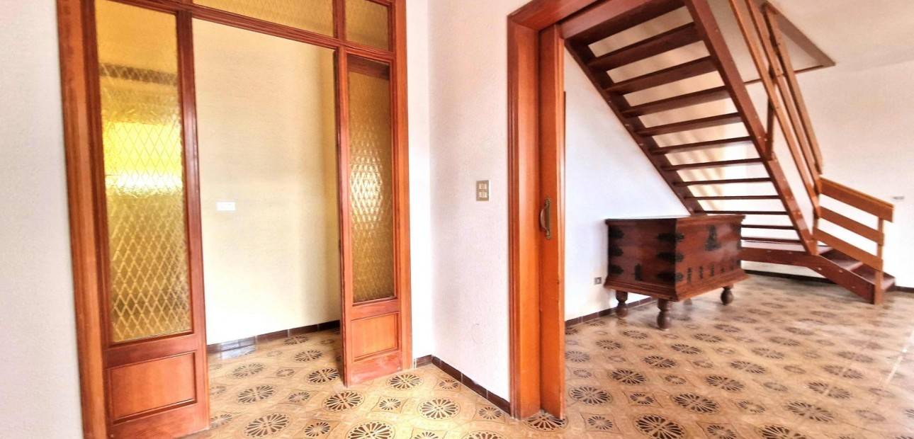 Herverkoop - Villa -
Cieza